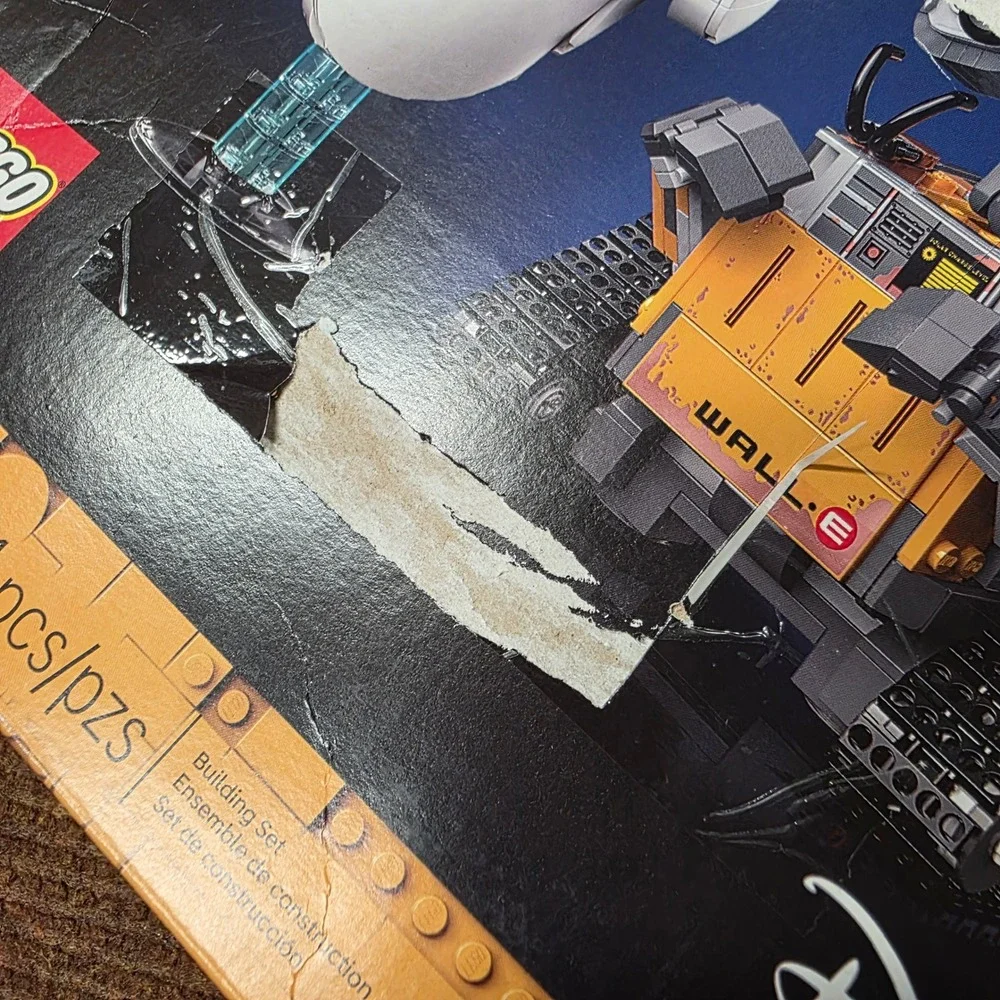 LEGO Disney Pixar WALL-E and EVE 43279 *Damaged Box*